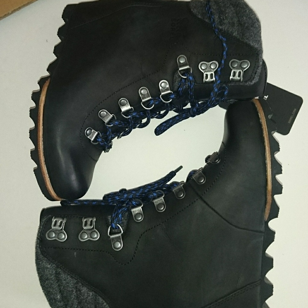 Sorel Conquest wedge 7 Bloomingdales exclusive NIB